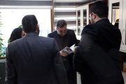 عکس | حضور سرزده معاون قوه قضائیه به دفترخانه قدیمی تهران و تبریک گرامیداشت ۶ دی